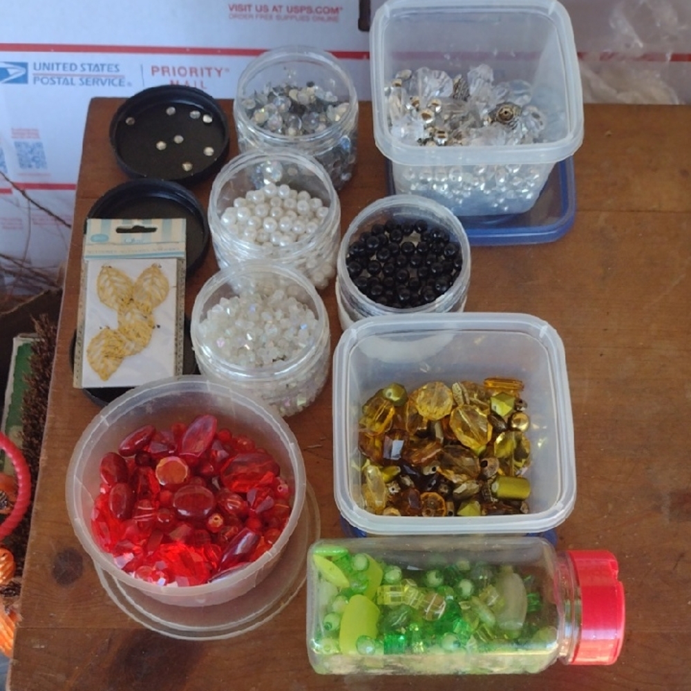 Assorted Beads Collection 7 Containers Count - image 1